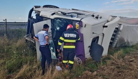 Un camion s-a răsturnat pe Autostradă lângă Pitești