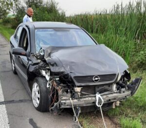 Argeș: O femeie de 51 de ani s-a urcat băută la volan și a provocat un accident