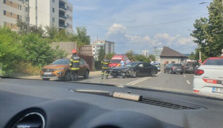 Accident lângă Jandarmerie! Mașina unui politician piteștean implicată
