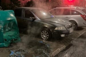 Erau la un pas să dea foc unei parcări. Tineri de 18 și 22 de ani, reținuți