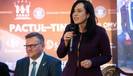 Simona Bucura-Oprescu: Pact pentru Tineri!