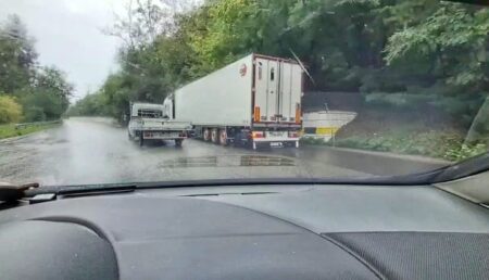 Accident în Argeș! Un TIR și o mașină sunt implicate