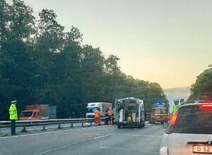 Trafic restricționat pe autostrada A1 în urma unui accident cu trei mașini