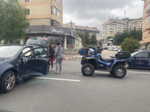 Accident în Pitești. A intrat cu ATV-ul în plin într-un Volkswagen