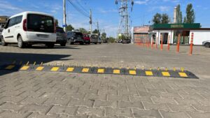 Șoferii care intră pe interzis riscă să li se taie anvelopele
