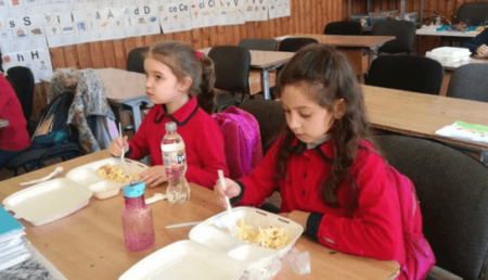 Peste 1.000 de euro de la stat pentru ”Masa caldă” în școlile din Argeș