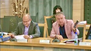 Gentea: „Nu mă mai țineți blocat pe telefoane!”