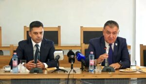 Ministrul, în Pitești. Gentea, la conferință: „Avem o problemă!”