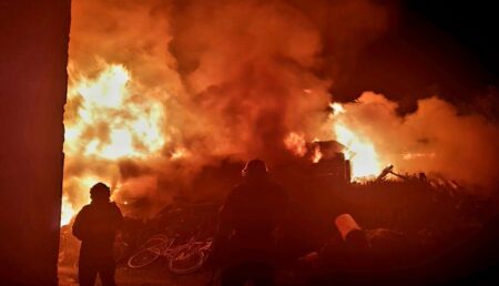 Argeș: Incendiu puternic. Flăcări mari și fum gros