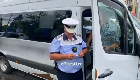 Argeș: Șofer de microbuz, amendat. Lua banii pasagerilor, dar nu le dădea bilete