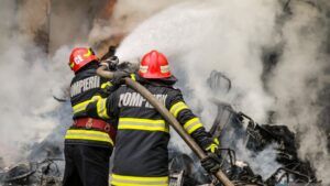 Prăpăd într-o gospodărie din Argeș! A ars tot!