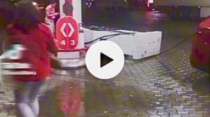 Haos la o benzinărie! De necrezut ce a putut să facă o șoferiță cu Mercedes
