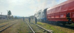 Argeș. Locomotivă cu 9 vagoane, în flăcări!