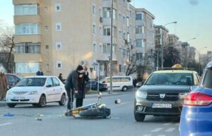 Pitești. Impact între o motocicletă și o mașină!