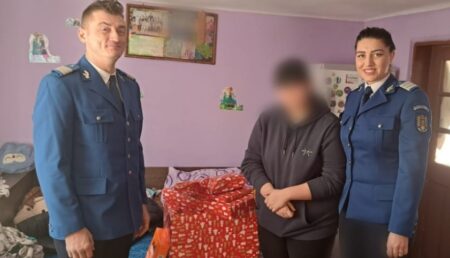 Jandarmii argeșeni, Moș Crăciun pentru o fetiță fără părinți