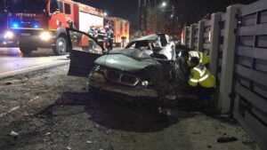 Rupt de beat, a făcut accident, apoi a adormit la volan!