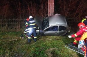 Șocant! Minor de 16 ani, mort la volan! A intrat cu mașina într-un stâlp!