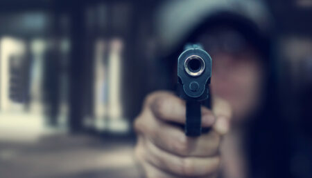 Împușcat de un minor în plină stradă