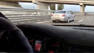 Argeș. Cu BMW-ul pe Autostradă, cu 207 km/oră, pe banda de urgență sau pe contrasens!
