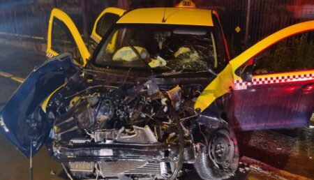 Argeș: Accident cu două mașini și trei victime. Un taxi făcut praf!