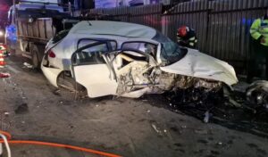Haos pe străzile din Pitești! Puști de 19 ani, drogat la volan, a făcut accident!