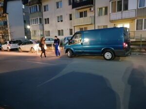 O șoferiță a lovit cu pumnii și palmele un bărbat care și-a parcat mașina pe locul ei