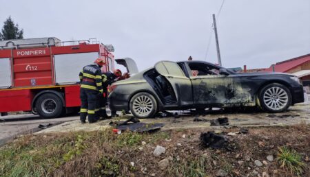 Argeș. Un BMW a luat foc în mers!