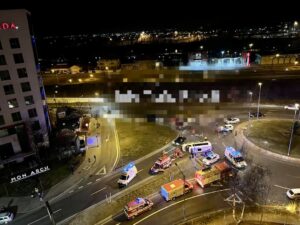 Pitești. Accident grav azi-noapte, lângă Ramada! Un microbuz s-a răsturnat