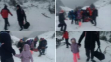 Imagini cu adulții și copiii salvați de pe munte!