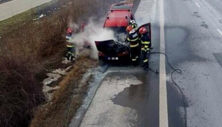 O mașină a luat foc pe Autostrada București-Pitești