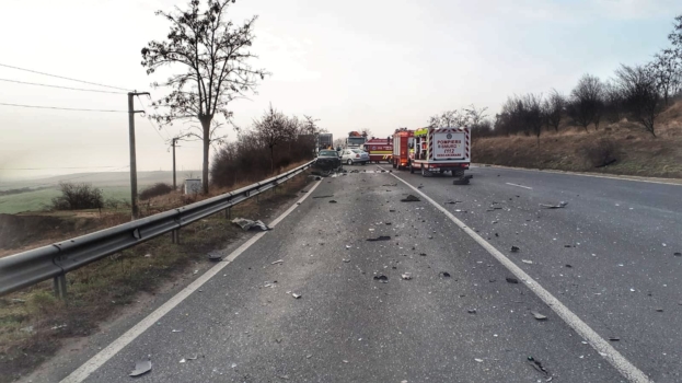 Accident grav! Mașini distruse și persoane rănite!