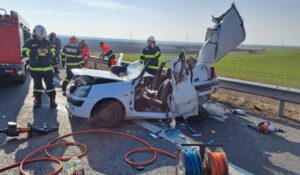 Accident cumplit pe A1! Șofer spulberat de TIR pe banda de urgență!