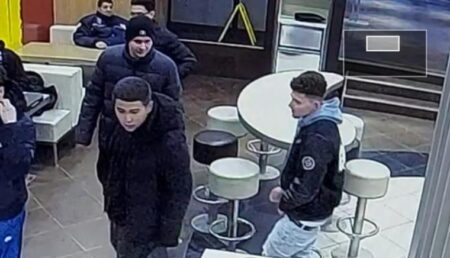 Şapte tineri s-au prefăcut că se bat într-un fast-food. Au fost reținuți!