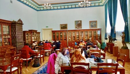Pitești. Imagini rare în 2023: La „Brătianu” este „full” de elevi în Bibliotecă!