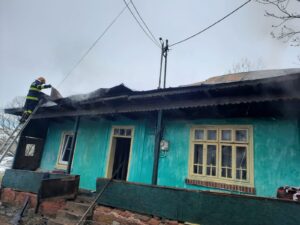 Argeș. Incendiu puternic la o casă!