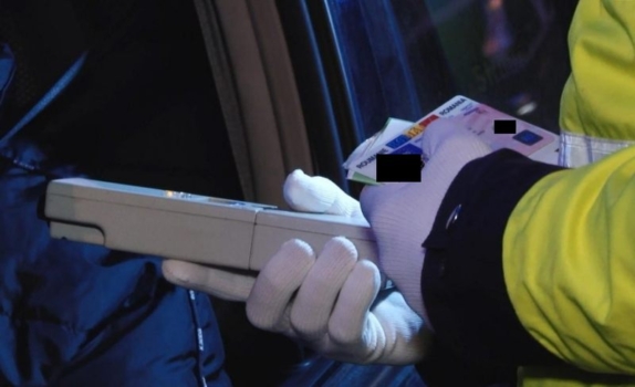 Argeș: Polițist depistat cu alcoolemie uriașă la volan!