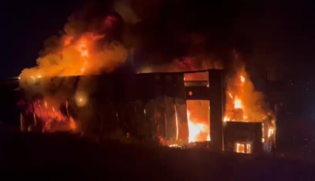 Argeș: 6 copii și 2 adulți prinși într-un incendiu violent! Victimele au suferit arsuri