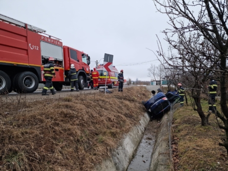 Argeș. Accident! S-a răsturnat cu mașina