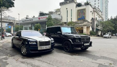 Ministerul Finanţelor are poză de profil cu un Rolls Royce și un Mercedes