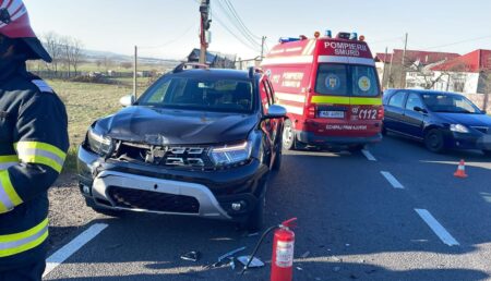 Argeș: Accident cu două mașini. Femeie monitorizată de medici