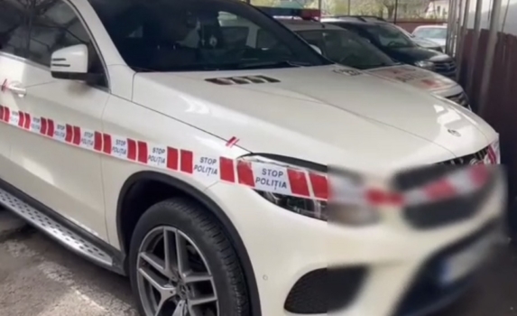 Percheziții în Argeș. Bolid Mercedes, de zeci de mii de euro, confiscat