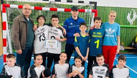Piteștiul are cu cine se mândri: Echipa de aur de la Școala „Adrian Păunescu”!