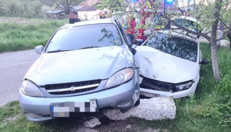 Accident în Argeș. Un Volkswagen a fost făcut  praf