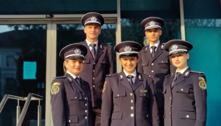 Forțe noi la IPJ Argeș: Trei polițiste și doi polițiști!