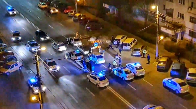 Focuri de armă în trafic! Un bărbat a lovit cu mașina o polițistă!