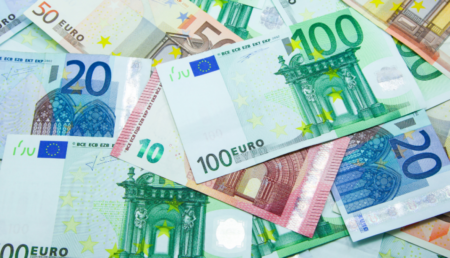 Euro a ajuns la un nou prag record