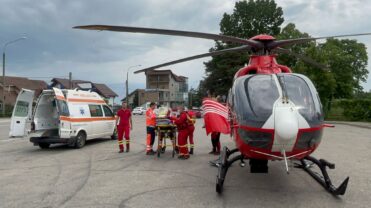 Pitești. O fetiță nou născută, dusă de urgență la un spital din București!