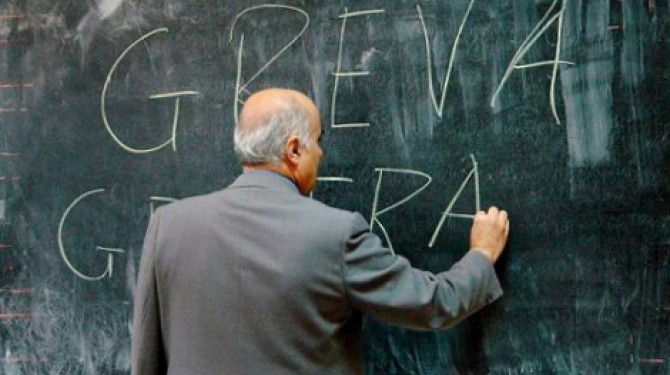 Profesorii, consultați pentru