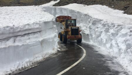 Zăpadă de 5 metri pe Transfăgărășan! Când s-ar putea redeschide drumul care pornește din Argeș
