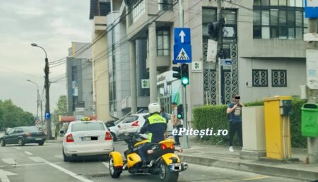 Un polițist „altfel” pe străzile din Pitești